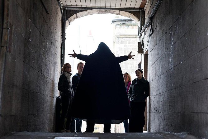 Small Group Ghost Tour incl. Underground Vaults & free drink in Megget's Cellar - Starting beneath the Mercat Cross