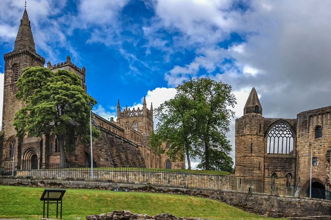 St Andrews, Fife Coast Walk & Historic Abbey Tour from Edinburgh - Group size, vehicle, and walking demands