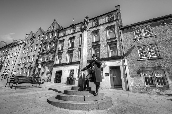 Stirling Castle and the Secrets of the Old Town Private Tour - How the guides shape the experience