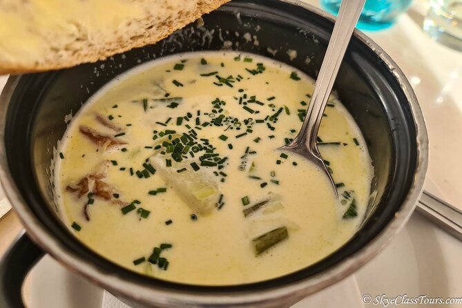 Tailored Premium Edinburgh Food Tour with Highest Quality Dishes - Crossing toward New Town and a different Edinburgh