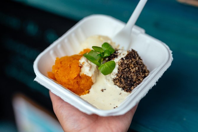 The 10 Tastings of Edinburgh With Locals: Private Food Tour - John Knox House adds Old Town character