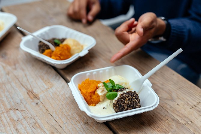 The 10 Tastings of Edinburgh With Locals: Private Food Tour - The guides make or break the experience