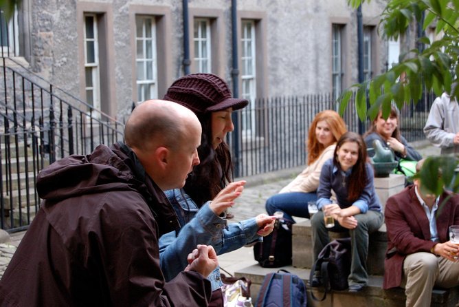 The Edinburgh Literary Pub Tour - Old Town streets, wynds, and courtyards