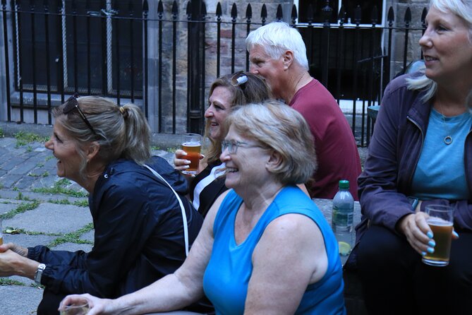 The Edinburgh Literary Pub Tour - Rain, accents, and the practical side