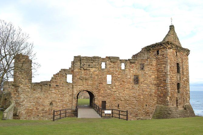Tour of St Andrews and Historic Fife Small Group Tour - Two hours in St Andrews, golf’s famous home