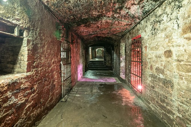 Underground Vaults Walking Tour in Edinburgh Old Town - Going below ground through the difficult entrance