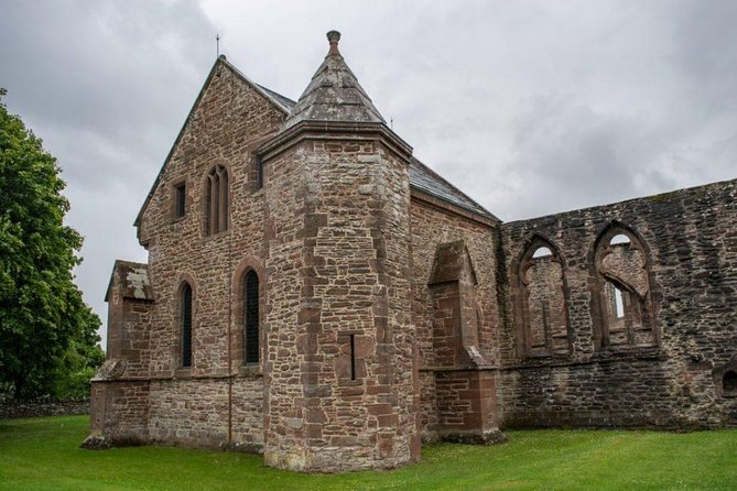 Urquhart Castle, Culloden, Clava Cairns, Loch Ness - Robertson’s farm: Highland cows up close