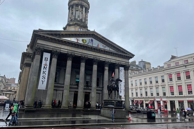 Walking Tour of Glasgow - George Square and the people carved into Glasgow’s story